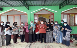 UMY Gelar Pelatihan Manajemen Kecerdasan Emosi dan Manajemen Administrasi Skrining PTM bagi Kader Kesehatan