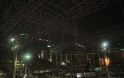 Berat 3.900 Ton, Rangka Atap Jakarta International Stadium Berhasil Dinaikkan 