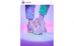 Seniman Singapura Ubah Kemasan BTS Meal Jadi Sepatu
