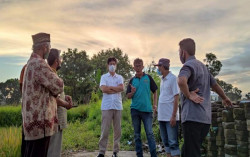 Rektor UMY Dampingi Petani Buat Pupuk Organik Berkualitas