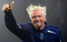 Tak Ingin Kalah dari Jeff Bezos, Richard Branson Juga Siap ke Luar Angkasa