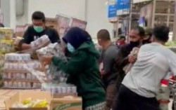 Viral Video Warga Berebut Susu Beruang di Supermarket, Produsen Tegaskan Stok Aman
