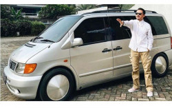 Omesh Ubah Mobilnya Jadi Kendaraan Darurat Covid-19