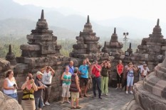 Luhut Izinkan WNA Masuk Indonesia, Ini Syaratnya..