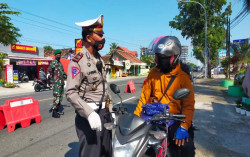 Dicegat, Puluhan Kendaraaan Dicegah Masuk DIY dari Kulonprogo