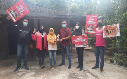 Belajar Jarak Jauh Jadi Semakin Mudah karena Hadiah Smartphone dan Laptop