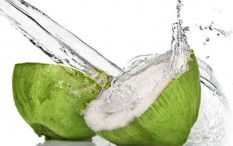 Ini 7 Makanan dan Minuman yang Bisa Bantu Atasi Dehidrasi 