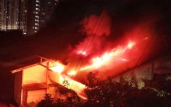 Gawat! Gudang Farmasi Dinkes DKI Kebakaran