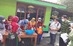 Dosen UPN Dampingi Warga Sumberrahayu, Moyudan, Hadapi Pandemi