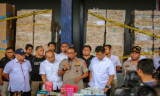 Gudang Penimbun Obat Covid-19 Digrebek Petugas