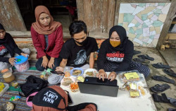 KKN UMY Kembangkan Pemasaran Online UMKM Wedang Uwuh Maremi di Desa Girirejo