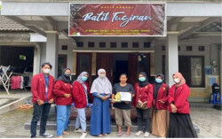 KKN UMY Kembangkan Pemasaran Berbasis IT Pada Industri Kreatif "Batik Tugiran" Pandak