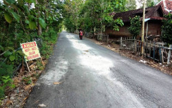 Warga Bendung Semin Desak Perbaikan Jalan Rusak