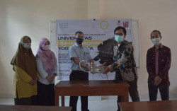PKM UMY Kembangkan Kompetensi Siswa dan Guru Jurusan Farmasi SMK Muhammadiyah Minggir