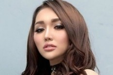 Berbagi Daging Kurban, Lucinta Luna: Agar Bisa Diterima Masyarakat