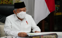 Ma'ruf Amin Minta Jatim Atasi Kendala Vaksinasi