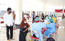 Cegah Covid-19, Keluarga ASN dan Dewan di Sleman Divaksin