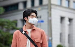Canggih, Masker Ini Dilengkapi Air Purifying dengan Mikrofon dan Speaker