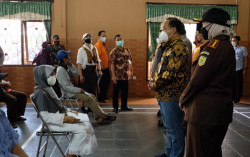 BST Tidak Boleh Dipakai untuk Beli Rokok dan Pulsa