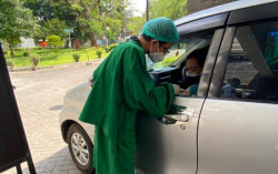UGM Adakan Vaksinasi Drive Thru