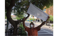 Terdampak PPKM, Paguyuban Pedagang Malioboro Pasang Bendera Putih