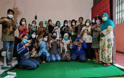 UMY Dorong Pengelolaan Sampah dan Pemberdayaan Ekonomi Rumah Tangga Melalui Pembuatan Cairan Serba Guna Eco Enzyme