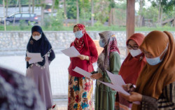 Berdayakan Warga Bangunjiwo melalui Pelatihan Intensif Keterampilan Bahasa Inggris