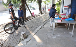Ganjar Temui Mahasiswa Polines Semarang saat Lakukan Aksi Sosial