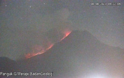 Merapi Muntahkan Awan Panas 5 Kali & 27 Guguran Lava, Jarak Luncur Capai 3 Kilometer