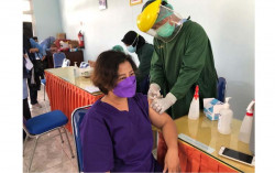 Nakes Bantul Mulai Disuntik Vaksin Moderna