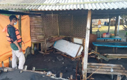 Gelombang Tinggi Bikin Kawasan Pantai Glagah Porak Poranda