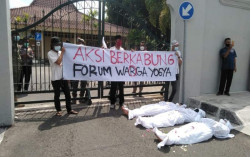 Bawa Pocong ke Kepatihan, Forum Warga Yogyakarta Tuntut Jadup