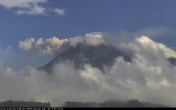 Pagi Ini, Merapi Kembali Muntahkan Awan Panas Sejauh 2 Kilometer