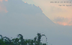 Senin Pagi, Luncuran Awan Panas Merapi Capai 3,5 Kilometer
