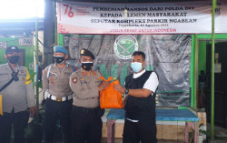 Komunitas Terdampak Covid-19 di Parkir Ngabean Diberi Bantuan