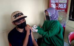Sediakan 2 Jalur, Polres Magelang Targetkan Vaksinasi 600 Orang Setiap Hari
