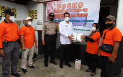 Pemkab Sleman Serahkan Bantuan APD dan Masker 