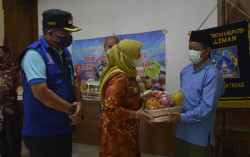 Buah-buahan Hasil Pertanian Sleman Dibagikan pada Warga Terdampak Pandemi