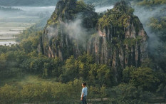 Mendaki Sepikul, Gunung Purba Sarat Legenda