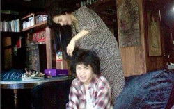 Ahmad Dhani Dikritik Warganet Gara-gara Unggah Foto Mulan Jameela Tanpa Hijab