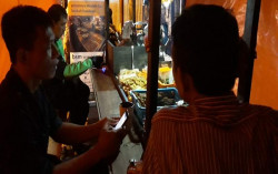 Pengunjung Angkringan Wajib Tunjukkan Pedulilindungi, Ini Respons Masyarakat