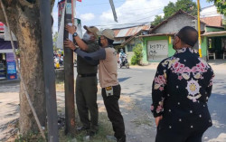 Puluhan Reklame Dipasangi Peringatan Satpol PP Bantul