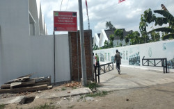 Sempat Hilang, Papan Pengumuman soal Perumahan Ilegal di Sleman Kini Dipasang Petugas