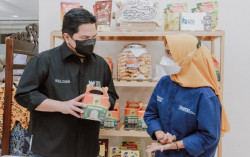 Kunjungan ke Cirebon, Menteri BUMN Apresiasi PLN Dukung 8.000 UMKM Hadapi Pandemi