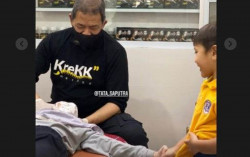 Datangi Tempat Terapi, Zaskia Adya Mecca Upayakan Kesembuhan Suami dan Anak Pertamanya