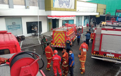 Korsleting Listrik, Liquid Bar and Kitchen Terbakar