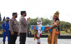 Akpol Angkatan 95 Gelar Vaksinasi & Baksos untuk Pekerja Seni di DIY