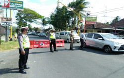 Pintu Masuk Parangtritis Disekat, Pengunjung Putar Balik