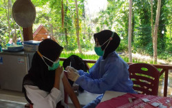 Ada Vaksinasi dengan Suasana Desa, Disuguhi Pemandangan Sawah hingga Sungai 