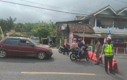 Mau Masuk Parangtritis, Ratusan Kendaraan Wisatawan Diminta Putar Balik